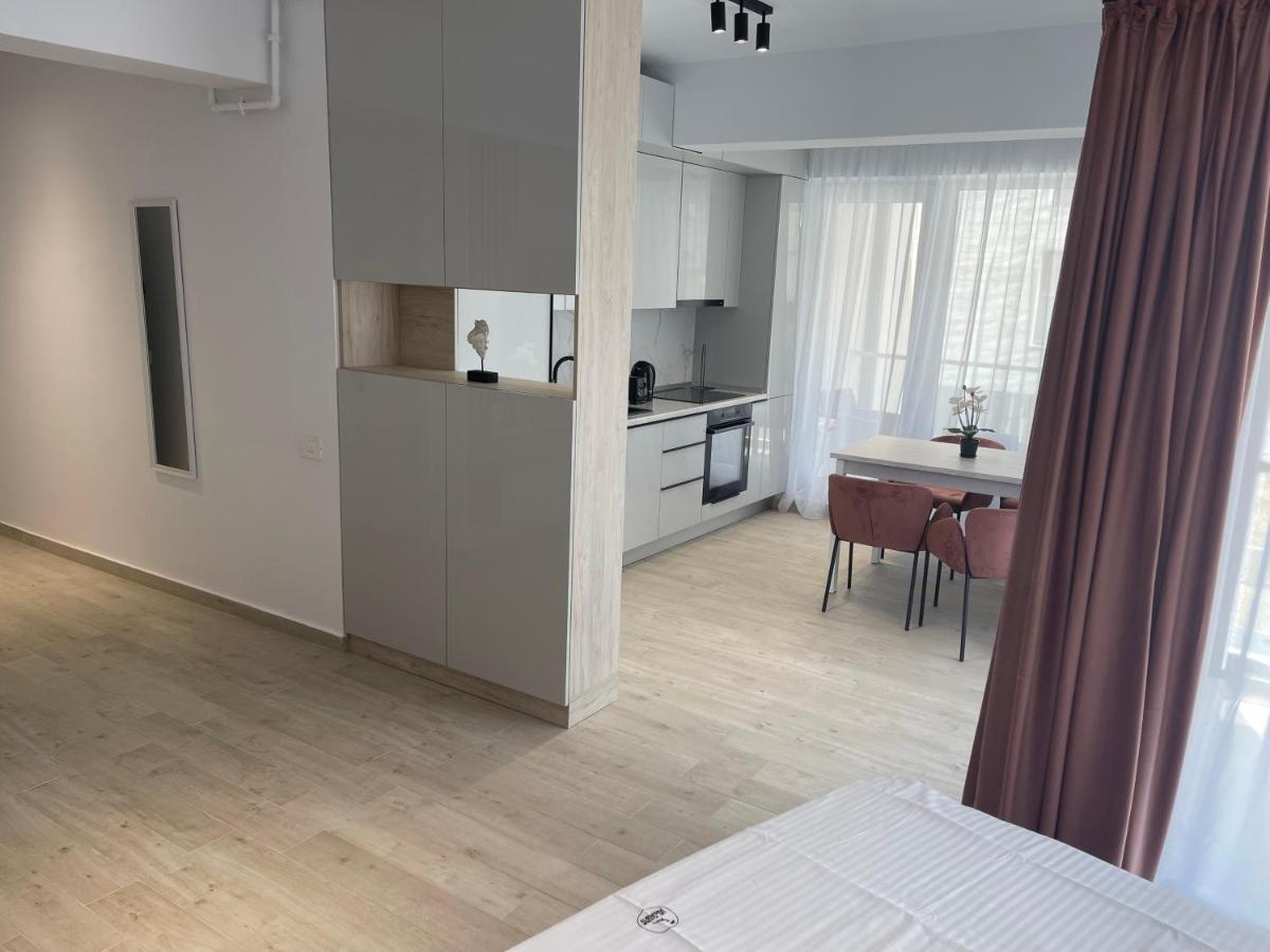 L&c Platinum Apartment Navodari