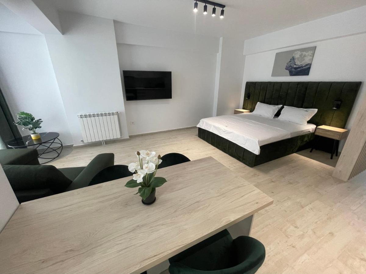 L&c Platinum Apartment Navodari